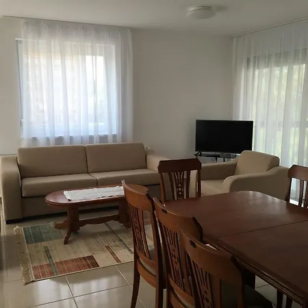 アパートホテル Luxury シオーフォク